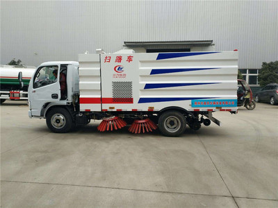 多利卡5方掃路車與吸糞車 城市環(huán)衛(wèi)的雙重保障